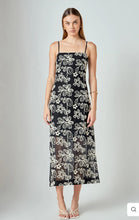 Load image into Gallery viewer, Crochet Embroidered Maxi Dress