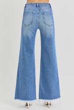Load image into Gallery viewer, Cierra Mid Rise Wise Leg Jeans