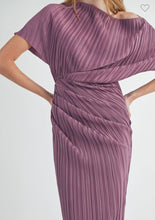 Load image into Gallery viewer, Plum Pleated Midi Dress