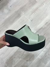 Load image into Gallery viewer, Green Taysha Smooth Platform