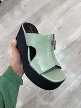 Load image into Gallery viewer, Green Taysha Smooth Platform